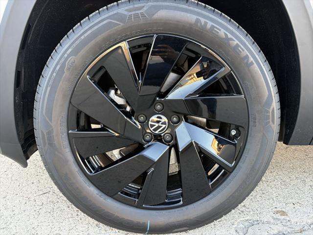 2026 Volkswagen Atlas Cross Sport SE with Technology