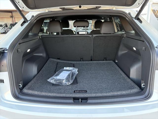 2026 Volkswagen Atlas Cross Sport SE with Technology