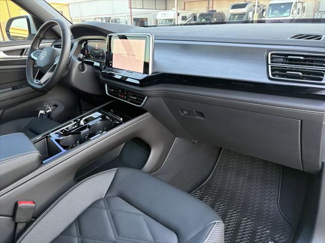 2026 Volkswagen Atlas Cross Sport SE with Technology
