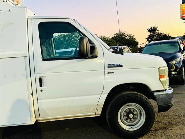 2011 Ford E-350 Cutaway E-350