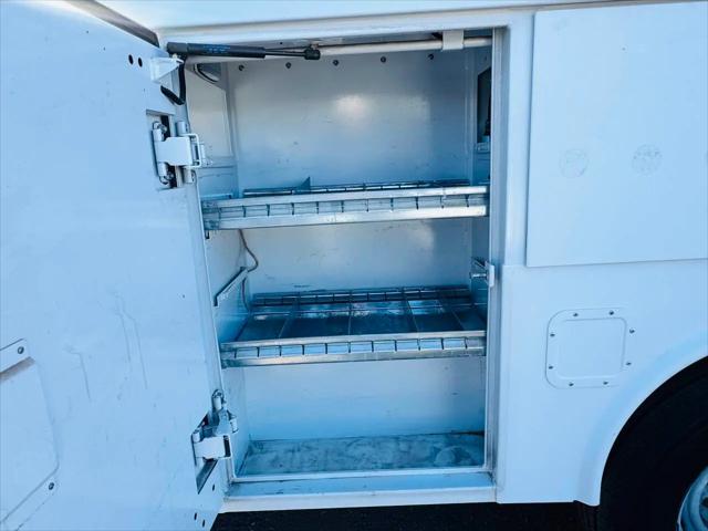 2011 Ford E-350 Cutaway E-350