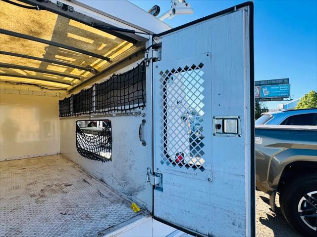 2011 Ford E-350 Cutaway E-350