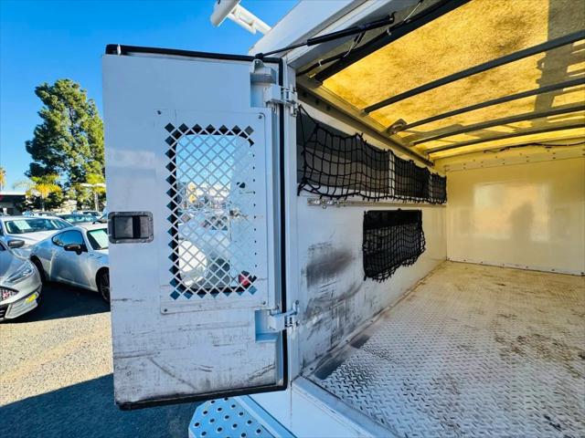 2011 Ford E-350 Cutaway E-350