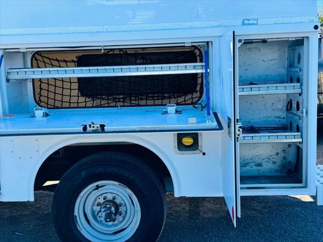 2011 Ford E-350 Cutaway E-350