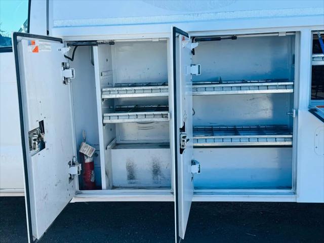 2011 Ford E-350 Cutaway E-350
