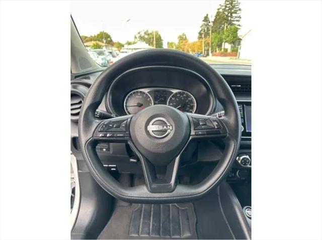 2023 Nissan Kicks S Xtronic CVT
