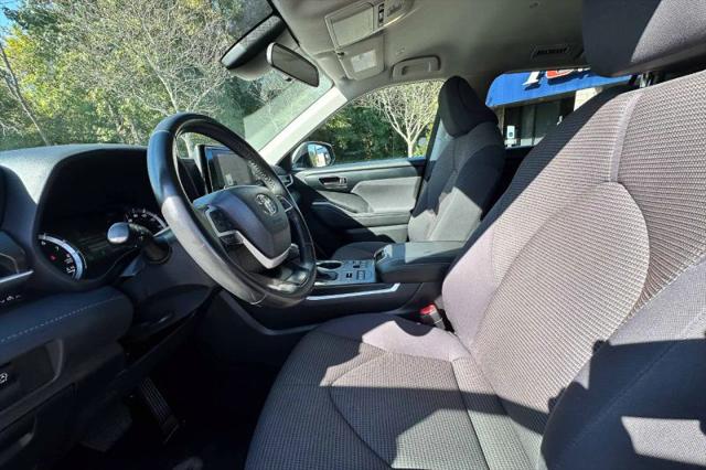 2024 Toyota Highlander LE