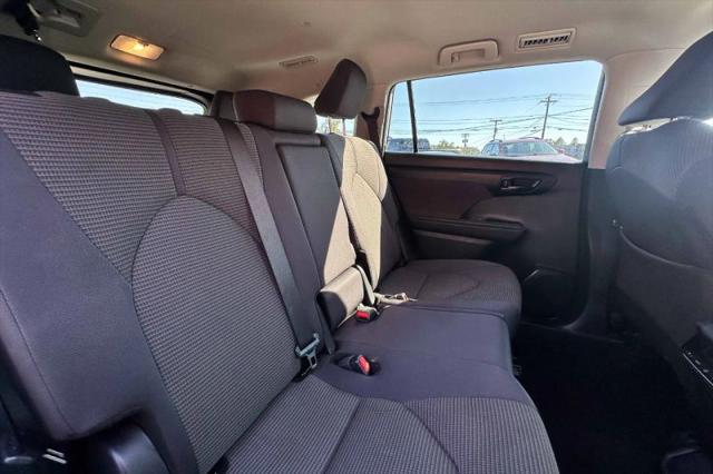 2024 Toyota Highlander LE