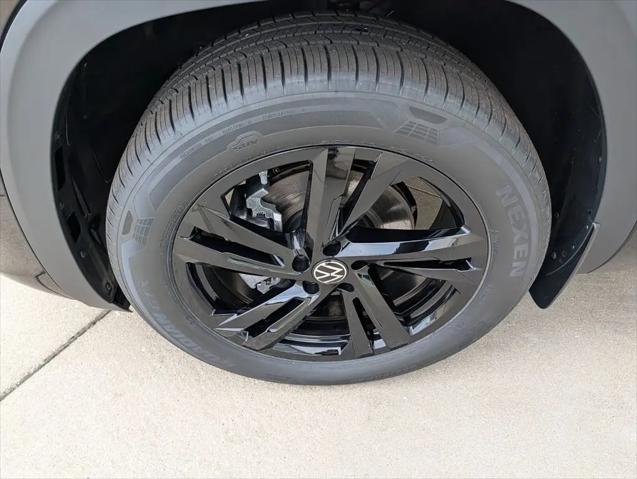 2026 Volkswagen Atlas Cross Sport SEL R-Line Black