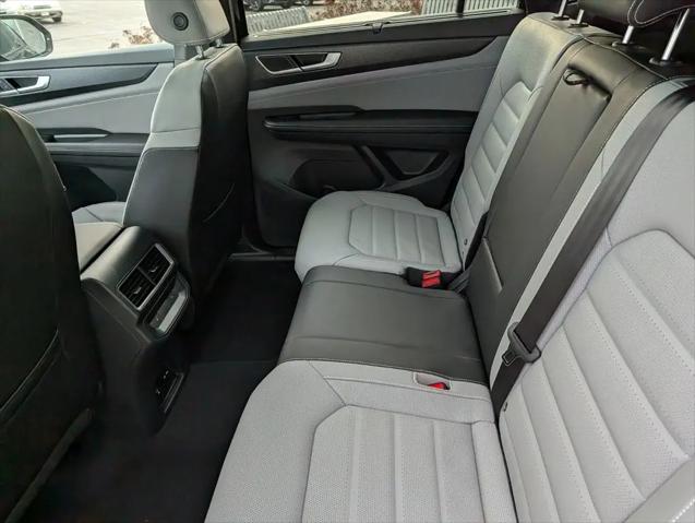 2026 Volkswagen Atlas Cross Sport SEL R-Line Black