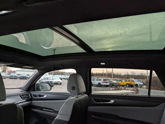 2026 Volkswagen Atlas Cross Sport SEL R-Line Black