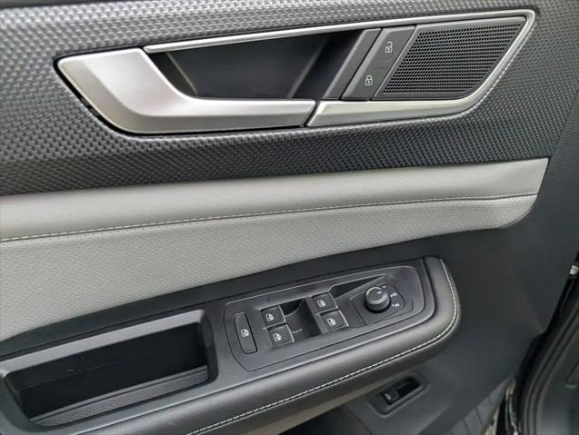 2026 Volkswagen Atlas Cross Sport SEL R-Line Black