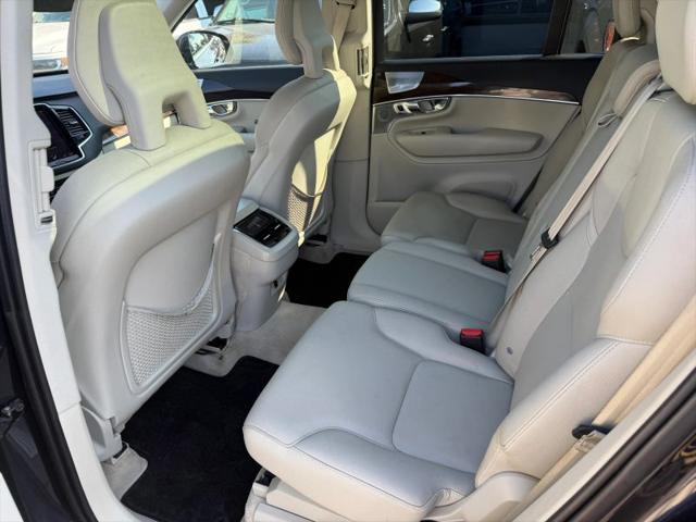 2016 Volvo XC90 T6 Momentum