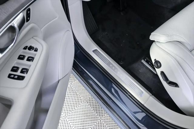 2026 Volvo XC90 Ultra, B6 AWD Gas (mild hybrid), Gasoline, Bright, 7 Seats