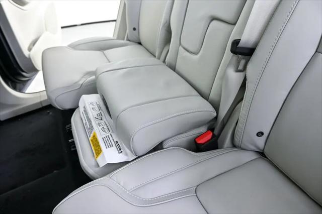 2026 Volvo XC90 Ultra, B6 AWD Gas (mild hybrid), Gasoline, Bright, 7 Seats