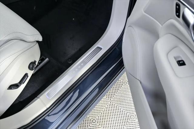 2026 Volvo XC90 Ultra, B6 AWD Gas (mild hybrid), Gasoline, Bright, 7 Seats