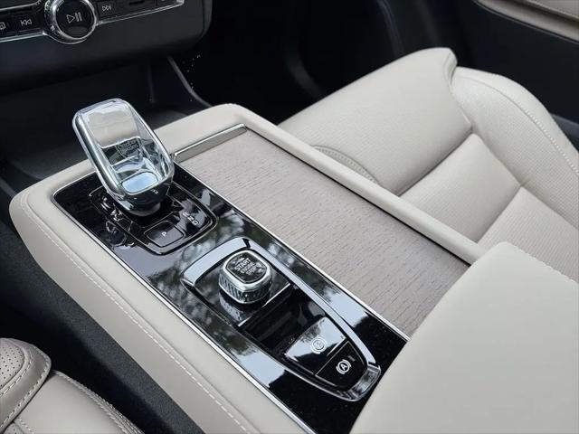 2026 Volvo XC90 Ultra, B6 AWD Gas (mild hybrid), Gasoline, Bright, 7 Seats