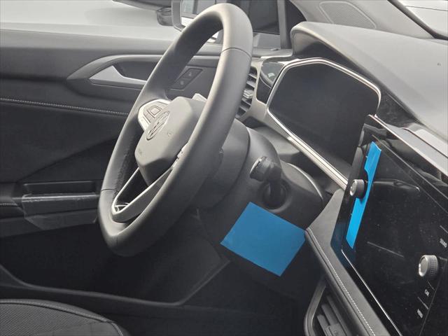 2026 Volkswagen Taos SE Black