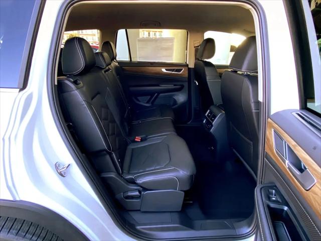 2026 Volkswagen Atlas SE with Technology