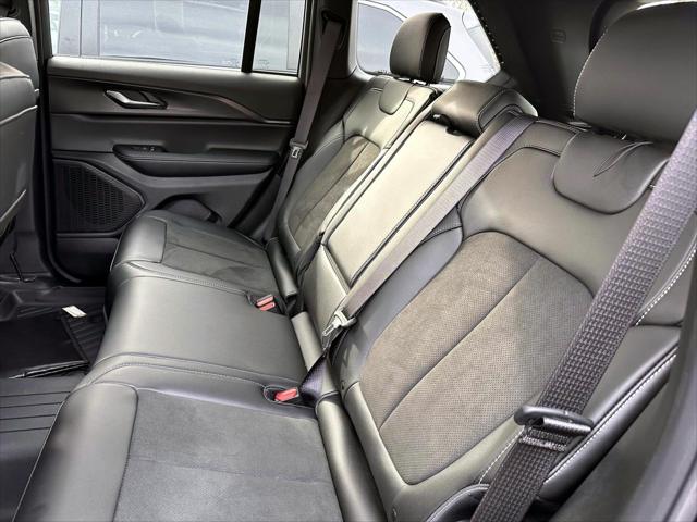 2025 Jeep Grand Cherokee Altitude X 4x4 [13]