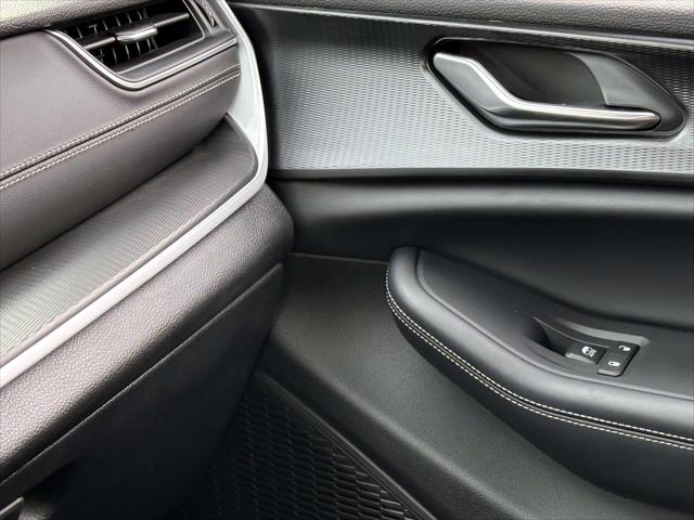 2025 Jeep Grand Cherokee Altitude X 4x4 [24]