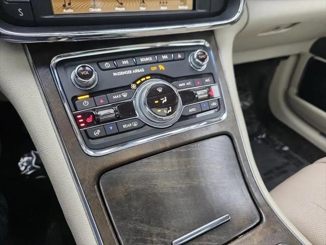 2017 Lincoln Continental Select