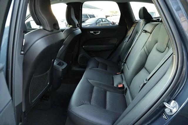 2024 Volvo XC60 B5 Plus Dark Theme