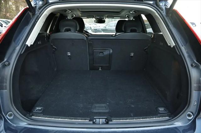 2024 Volvo XC60 B5 Plus Dark Theme