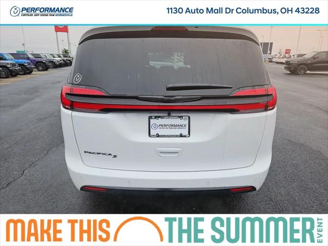 2026 Chrysler Pacifica Select