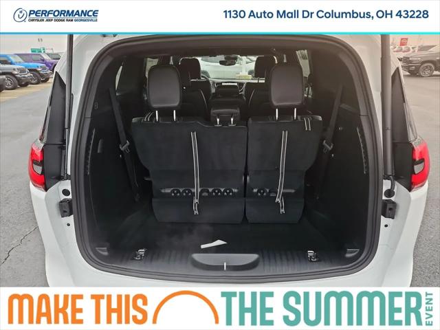 2026 Chrysler Pacifica Select