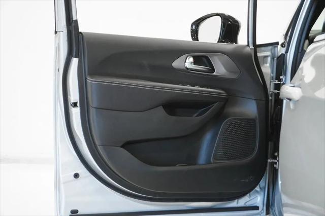 2026 Chrysler Voyager LX
