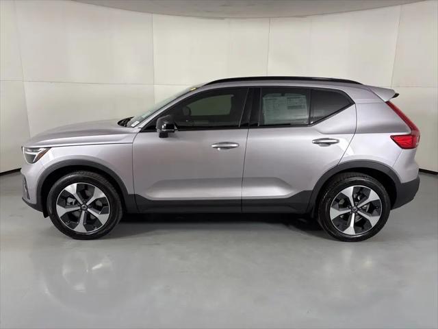 2026 Volvo XC40 Core, B5 AWD Gas (mild hybrid), Dark