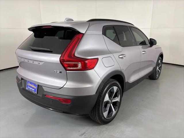 2026 Volvo XC40 Core, B5 AWD Gas (mild hybrid), Dark