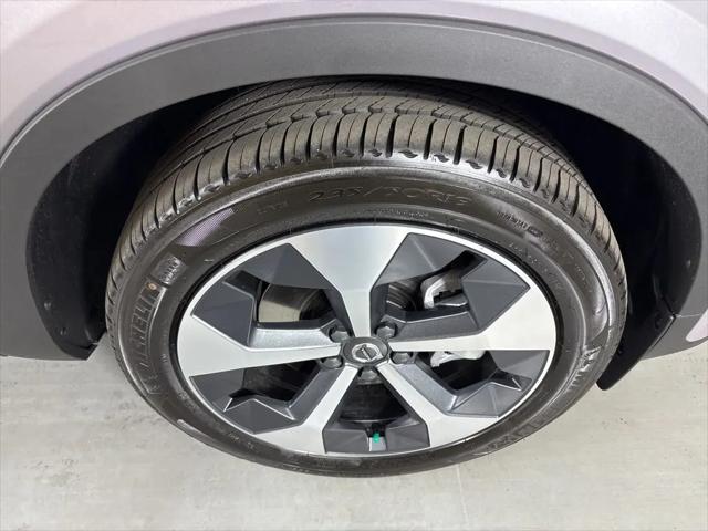 2026 Volvo XC40 Core, B5 AWD Gas (mild hybrid), Dark