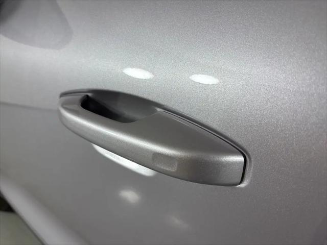 2026 Volvo XC40 Core, B5 AWD Gas (mild hybrid), Dark