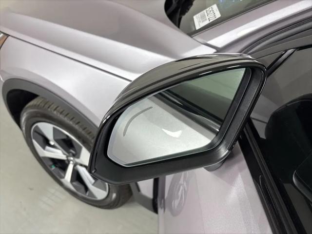 2026 Volvo XC40 Core, B5 AWD Gas (mild hybrid), Dark