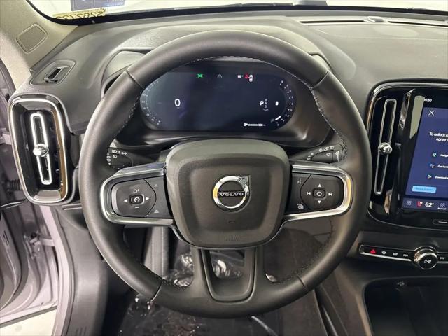 2026 Volvo XC40 Core, B5 AWD Gas (mild hybrid), Dark