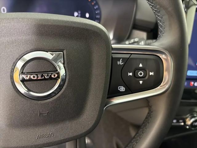2026 Volvo XC40 Core, B5 AWD Gas (mild hybrid), Dark