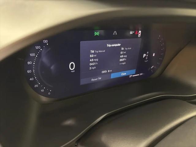 2026 Volvo XC40 Core, B5 AWD Gas (mild hybrid), Dark
