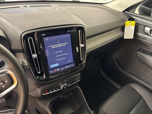 2026 Volvo XC40 Core, B5 AWD Gas (mild hybrid), Dark