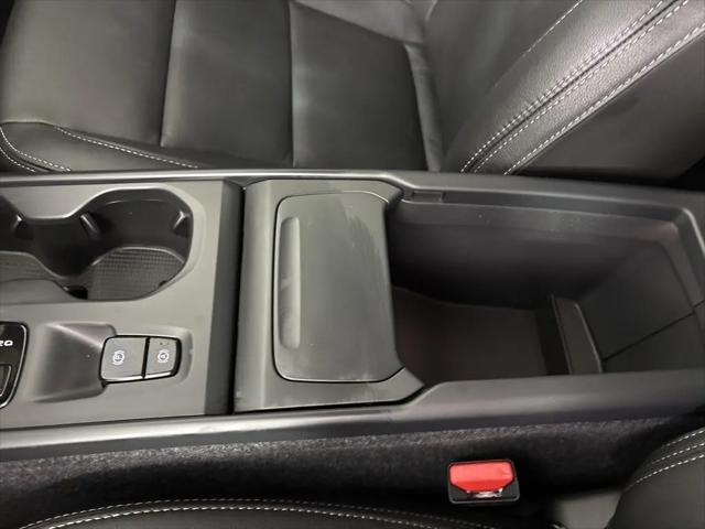 2026 Volvo XC40 Core, B5 AWD Gas (mild hybrid), Dark