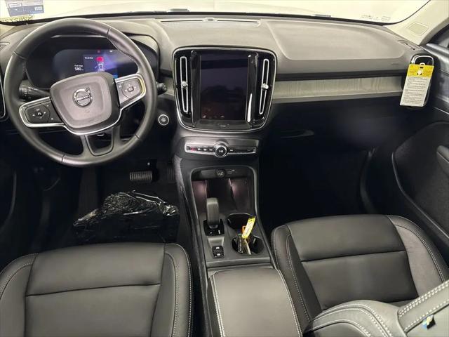 2026 Volvo XC40 Core, B5 AWD Gas (mild hybrid), Dark