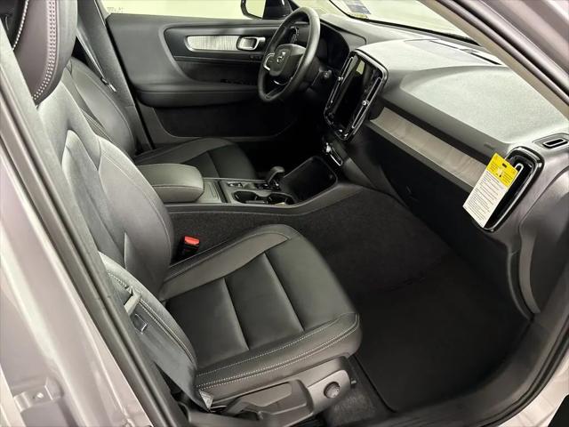 2026 Volvo XC40 Core, B5 AWD Gas (mild hybrid), Dark