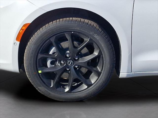 2026 Chrysler Pacifica Limited AWD