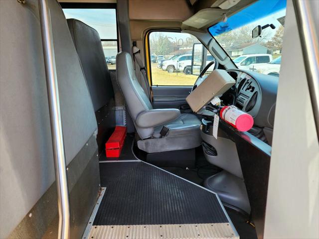 2006 Ford E-450 Cutaway E450 Cube Van 14'-18'