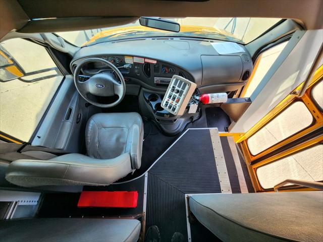 2006 Ford E-450 Cutaway E450 Cube Van 14'-18'