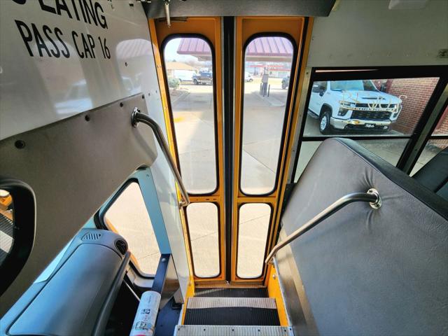 2006 Ford E-450 Cutaway E450 Cube Van 14'-18'