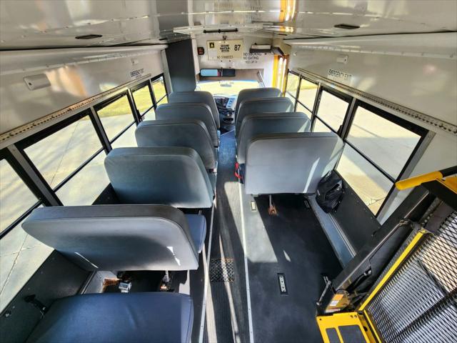 2006 Ford E-450 Cutaway E450 Cube Van 14'-18'