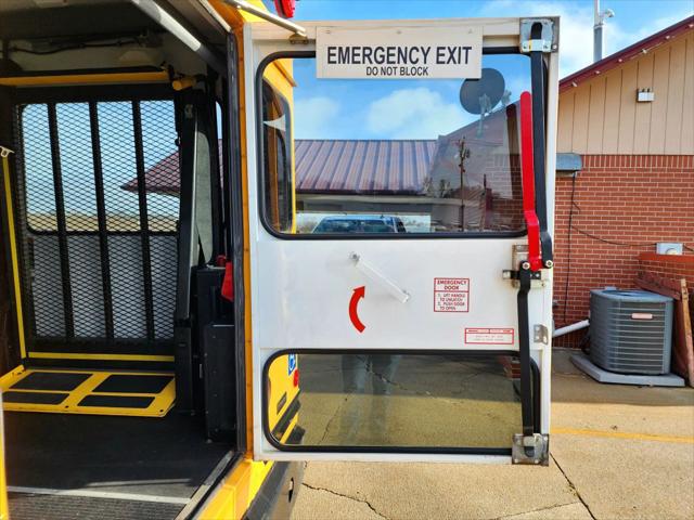 2006 Ford E-450 Cutaway E450 Cube Van 14'-18'