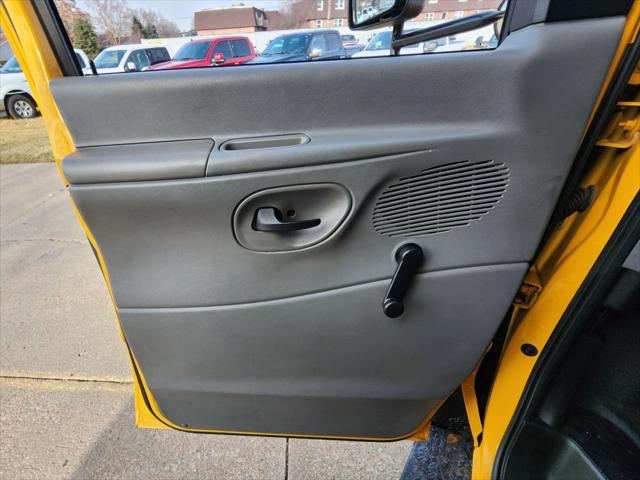 2006 Ford E-450 Cutaway E450 Cube Van 14'-18'